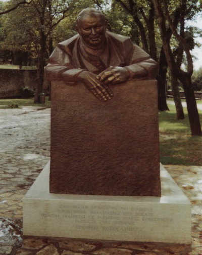 Statue de Jean-Paul II à Trsat