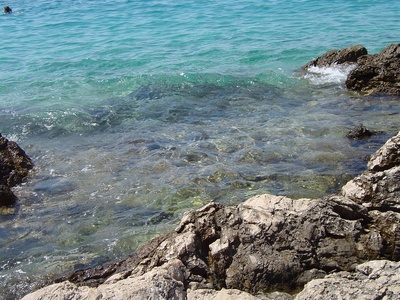 Les rochers et la mer.