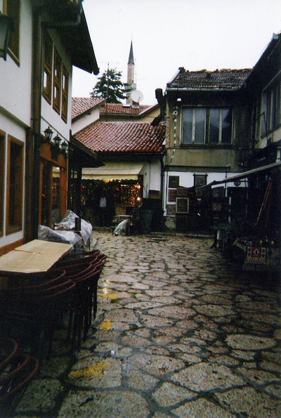Une ruelle dans le quartier Baščaršija de Sarajevo.